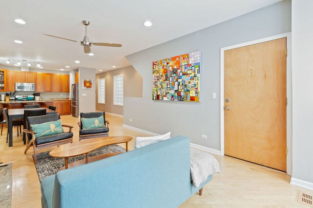 Building Photo - 3404 N Seminary Ave