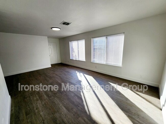 Foto del edificio - 4523 E 31st St