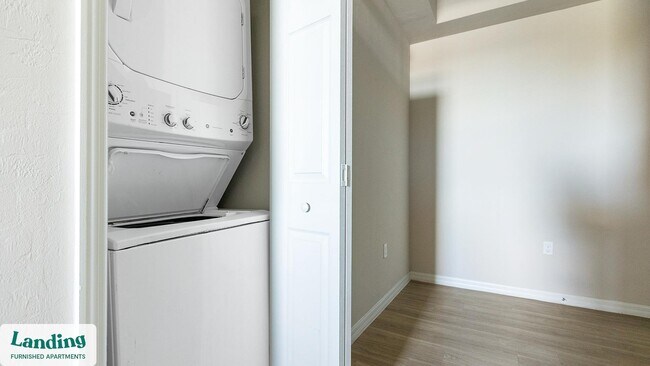 Foto del edificio - 4590 Winkler Ave