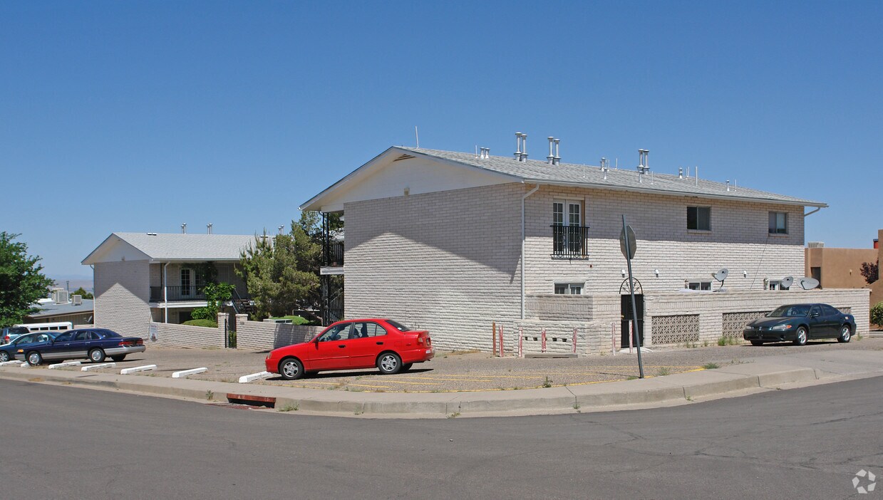 Foto del edificio - 12221 Towner Ave NE
