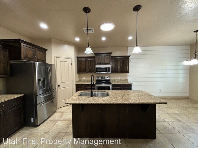 Building Photo - 3 br, 2 bath House - 2163 S Shellee Dr.