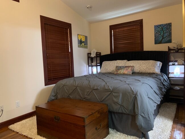 Room for rent. Short term. Fully Furnished. All bills included. Primary Suite in room bathroom. - 905 Prospect Ave