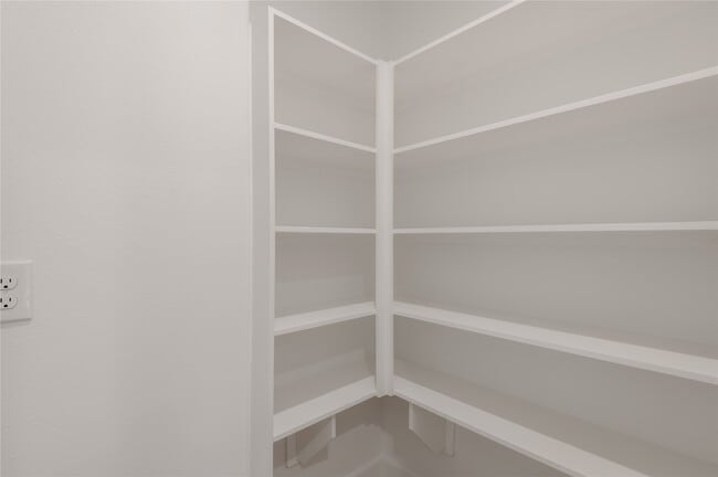 Building Photo - 250 Shady Oaks