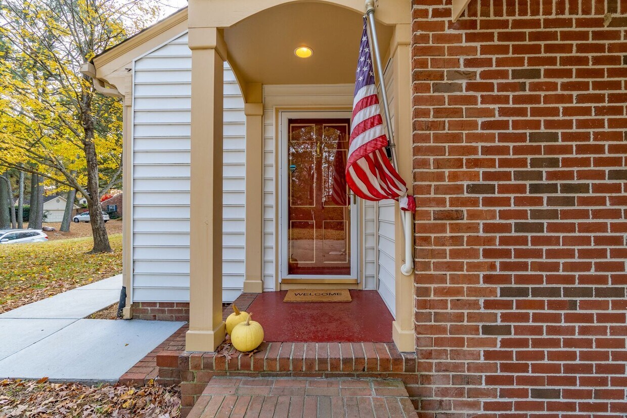 Primary Photo - Beautiful 2 bedroom 1 bath mother-in-law s...