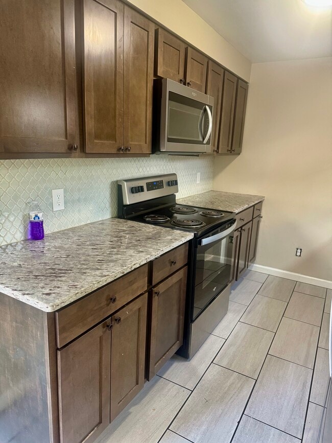 Building Photo - 56 Hyacinth St