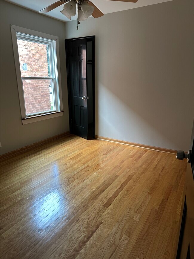 Foto del edificio - 9816 S Forest Ave