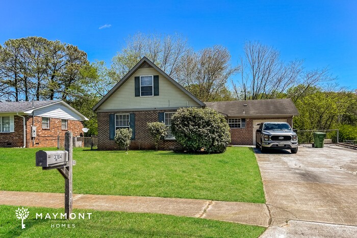 Building Photo - Charming 4 Bedroom Home!