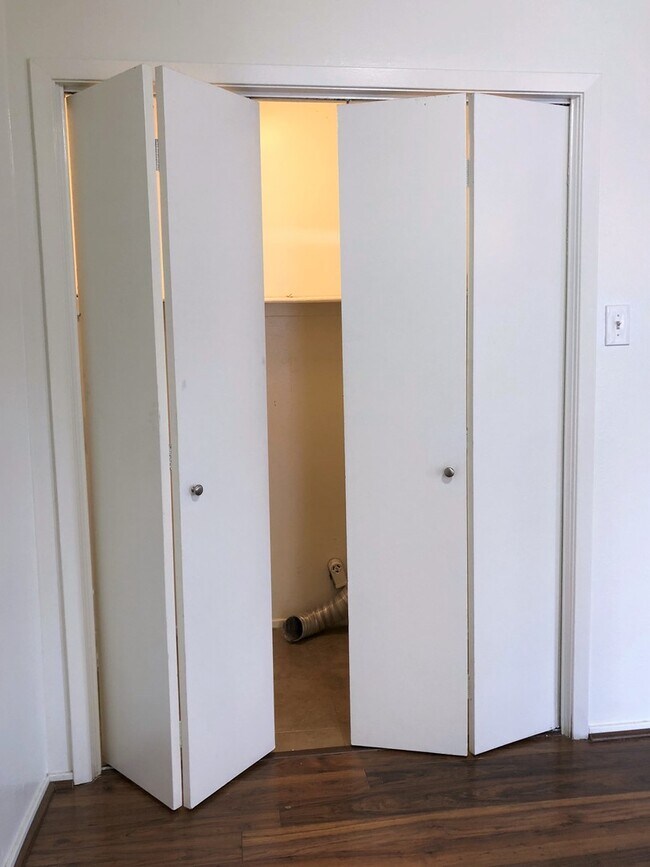 Building Photo - 3505CU