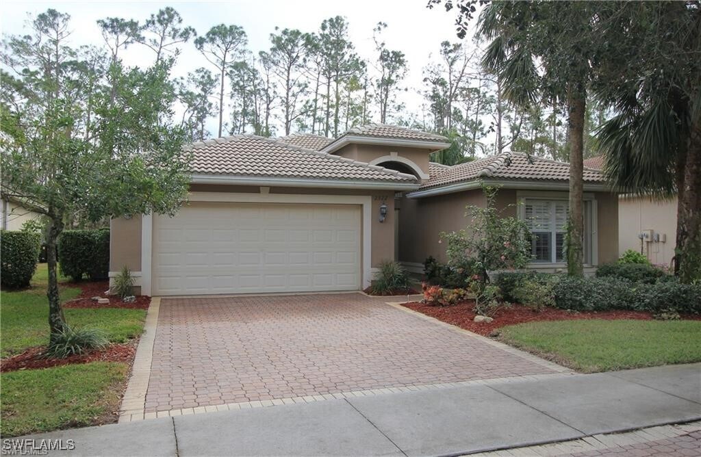 Foto principal - 2322 Butterfly Palm Dr