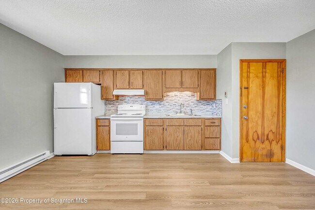 Foto del edificio - 809 Moosic Rd