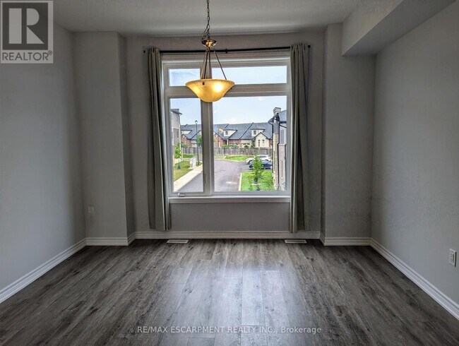 Building Photo - 54 Cadwell Ln
