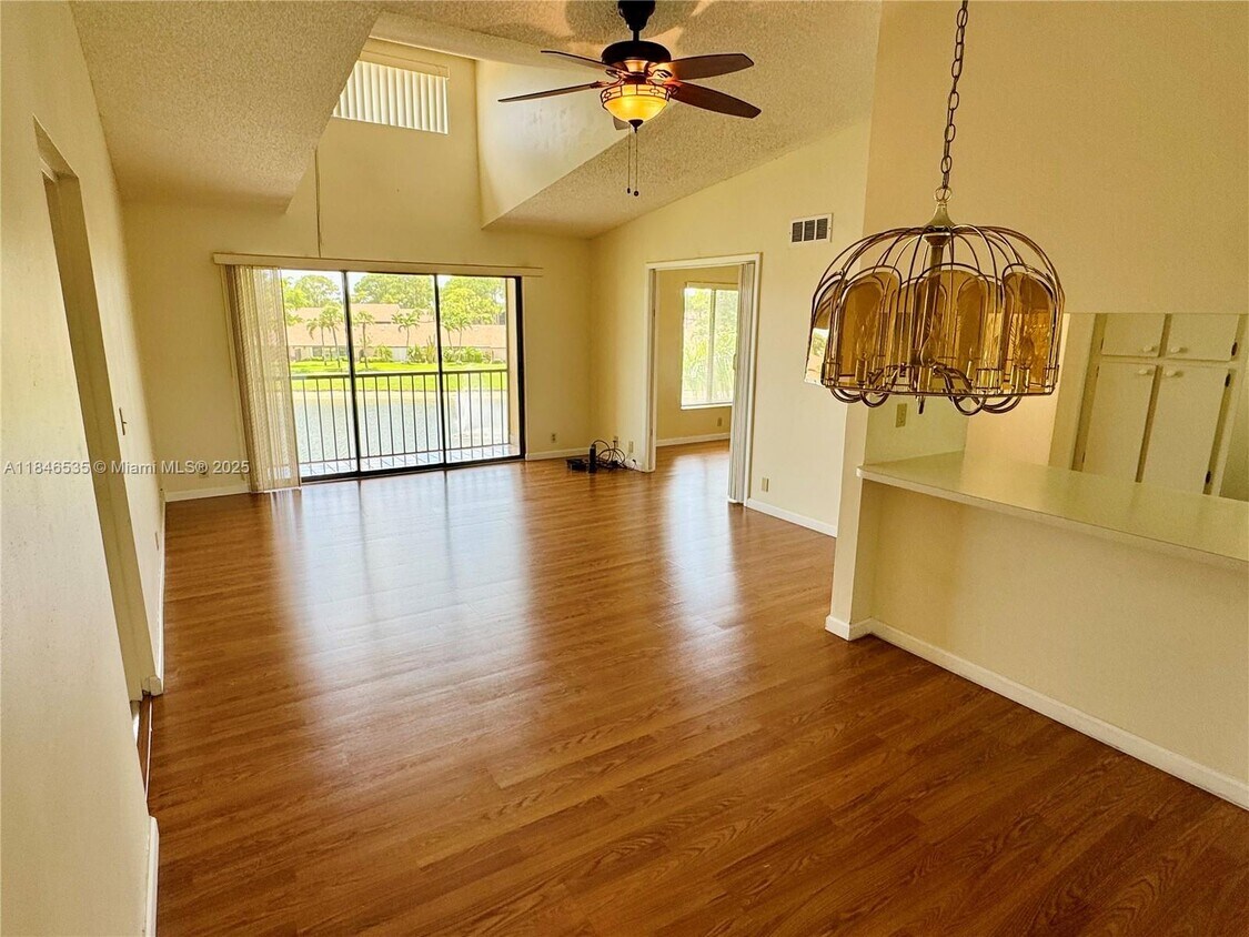 Foto principal - 806 Sky Pine Way