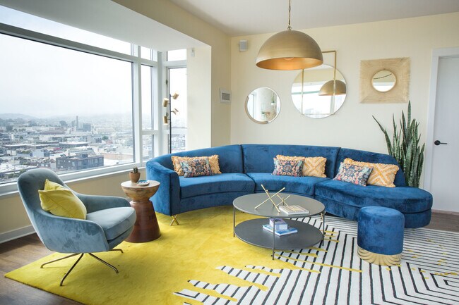 Living w/ S SF views - 1160 Mission St