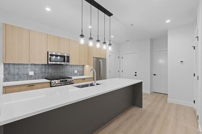 Building Photo - 2 bedroom in Chicago IL 60613