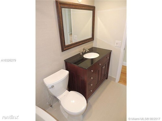 Foto del edificio - 2640 NE 135th St