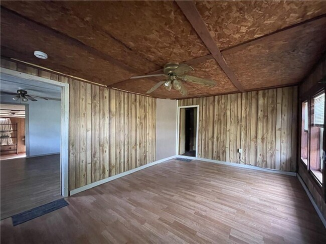 Building Photo - 6231 Zinc Rd