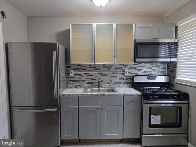 Foto del edificio - 814 E Cold Spring Ln