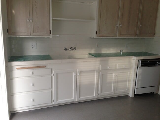 Building Photo - 2325 10th St.