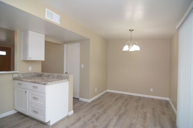 Foto del edificio - Recently Remodeled 3 Bedroom 2 Bath Home! Northwest Tucson Location!