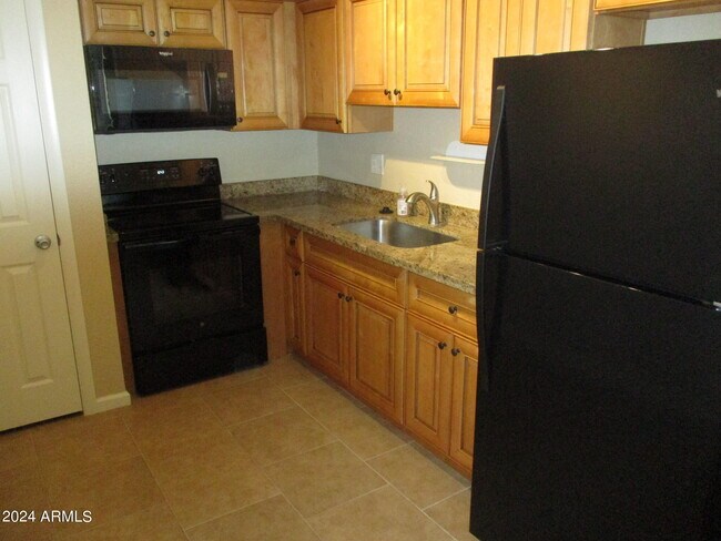 Building Photo - 3308 N 66th Pl