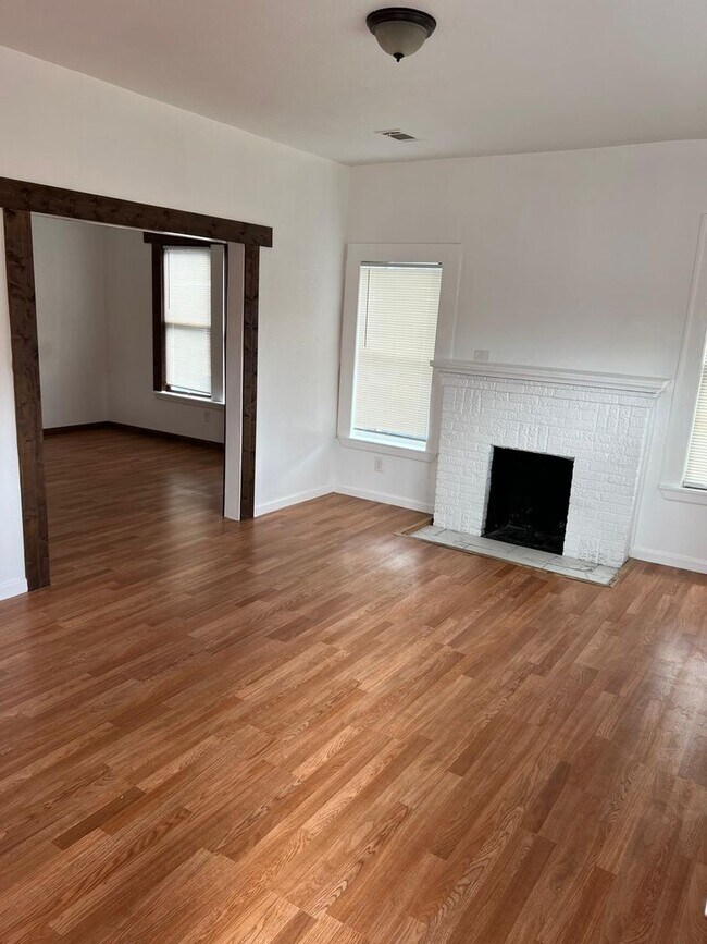 Building Photo - 4019 Procter St