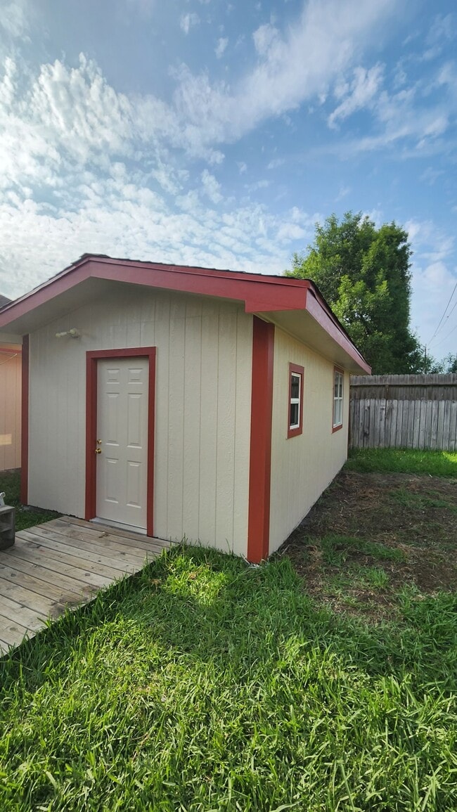 Foto del edificio - 10735 Parkland Woods Dr