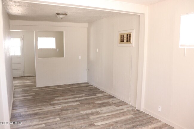Foto del edificio - 245 N 2nd St