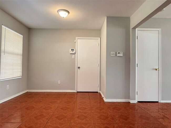 Foto del edificio - 2403 Chalet Rd