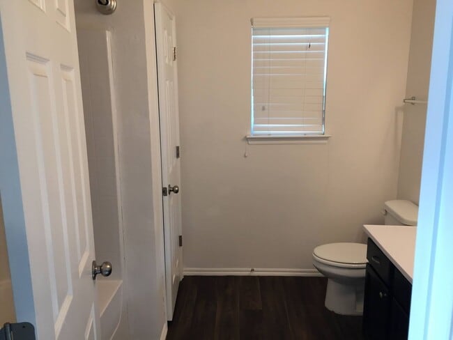 Building Photo - 3 bedroom 2 bath, with large back yard