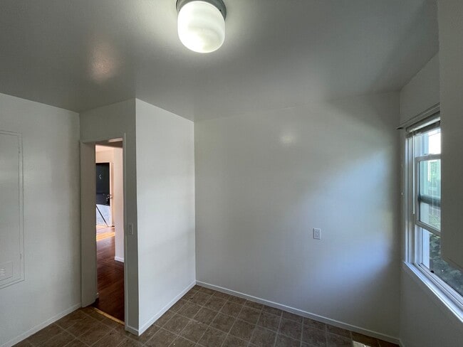 Building Photo - 25 Duane St