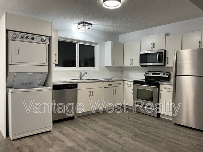 Photo du bâtiment - 3713-3713 24 Ave
