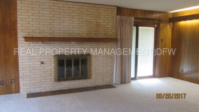 Building Photo - 3021 Cortez Dr