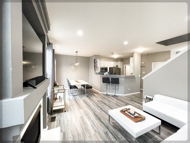 Building Photo - 244 S Oak Creek Ln