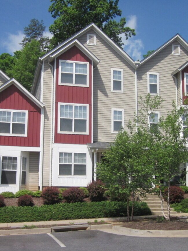 Building Photo - 2451 N Berkshire Rd