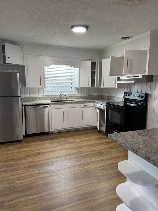 Building Photo - 1000 Fairlane Dr