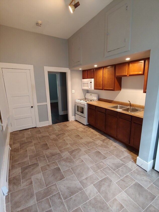 4927 Main St Unit 1R, Downers Grove, IL 60515 Apartments in Downers