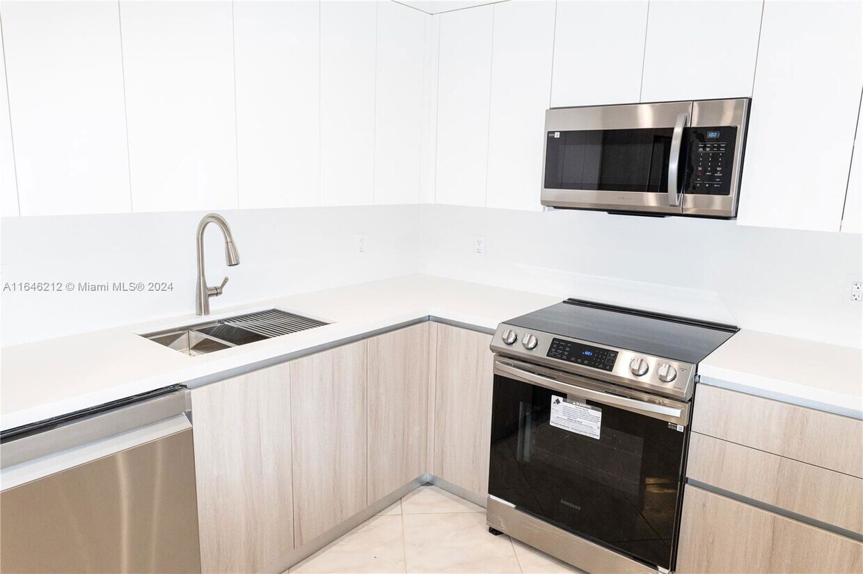 Foto principal - 400 Kings Point Dr