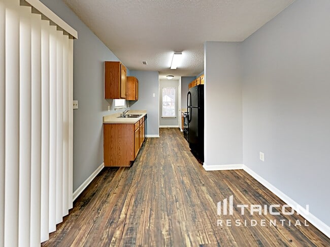 Building Photo - 6530 Lynmont Dr