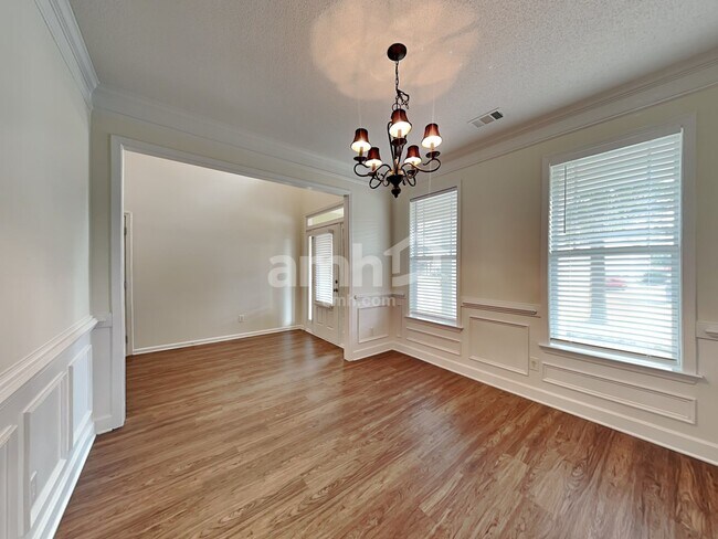 Foto del edificio - 145 Summit Point Dr