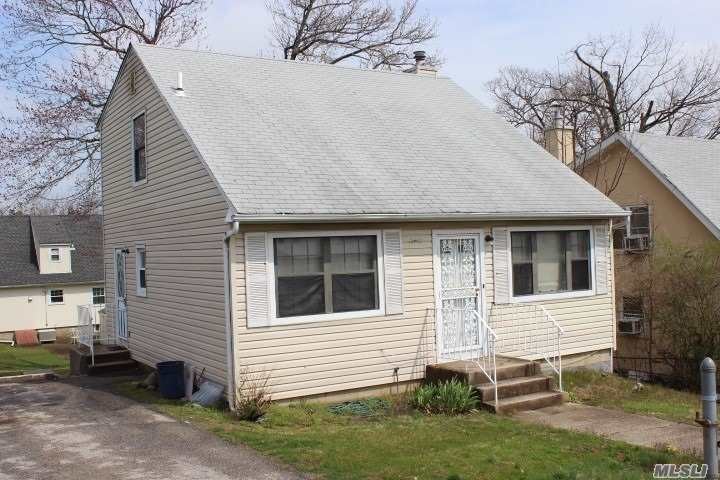 Primary Photo - 20 Cherry Brook Pl S