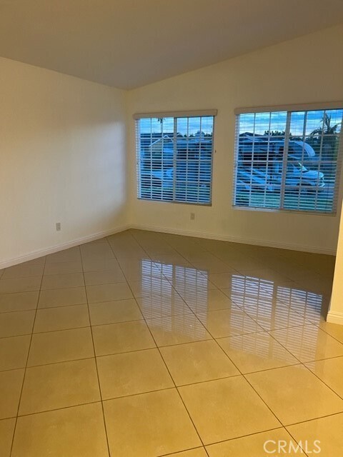 Foto del edificio - 13811 Earl Ave