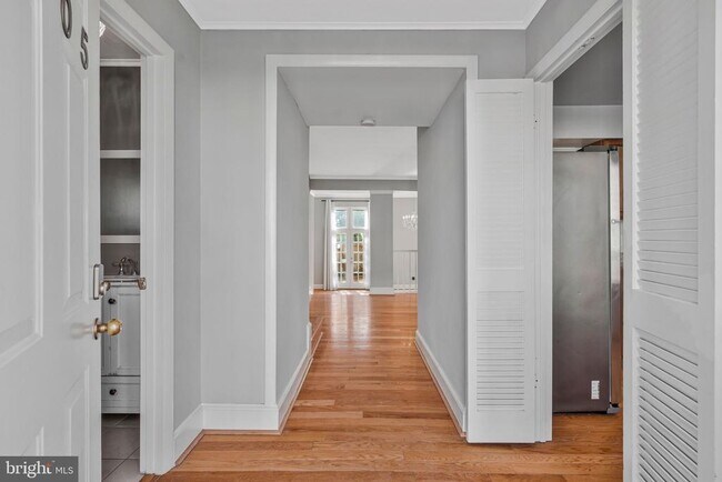 Foto del edificio - 8505 Jeffersonian Ct