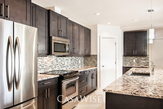 Photo du bâtiment - 1350-1350 Windermere Way SW