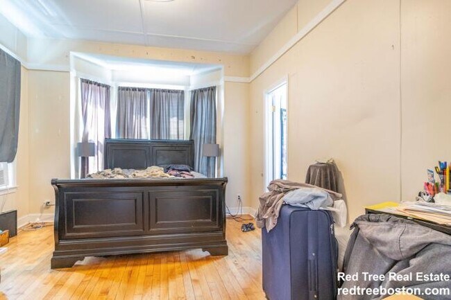 Building Photo - 3 bedroom in Boston MA 02128