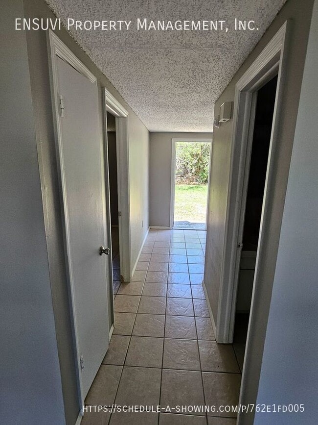Building Photo - Walking Distance to Gulf and Close to US H...