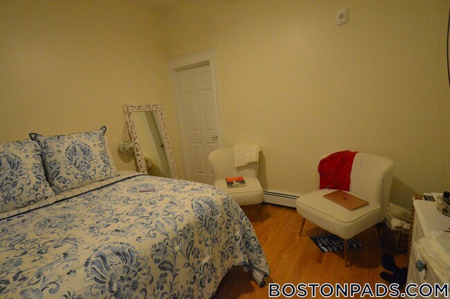 Foto del edificio - 79 Westland Ave