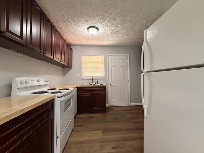 Foto del edificio - 4882 Valley Dale Ct SW