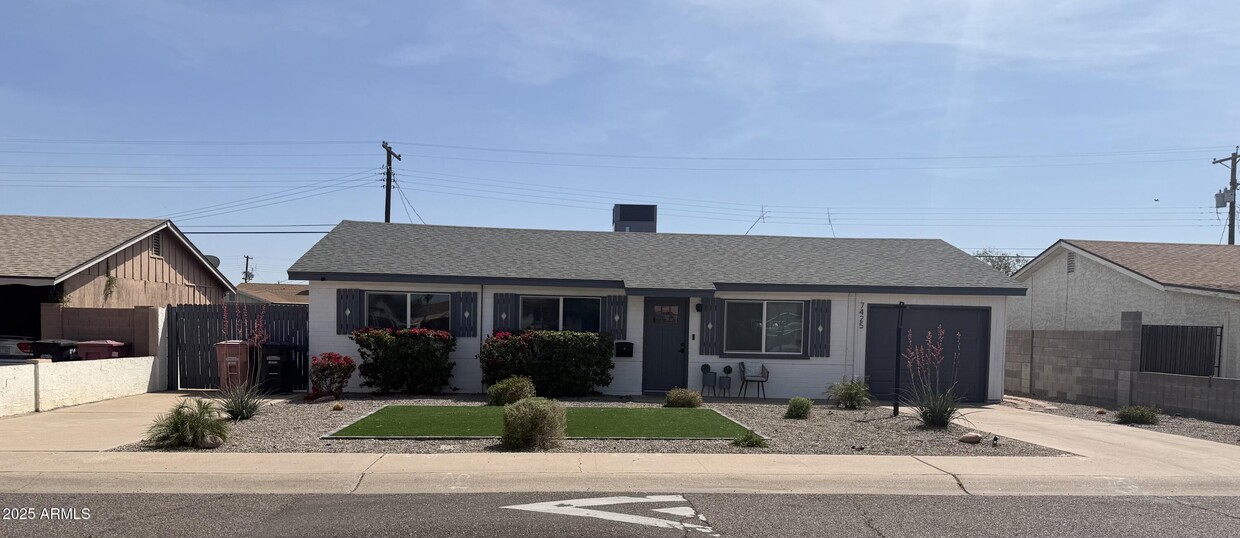 Foto principal - 7425 E Roosevelt St