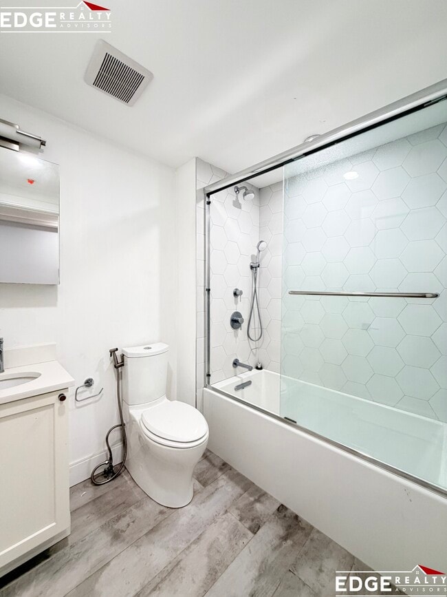 Foto del edificio - 12 Lopez Ave