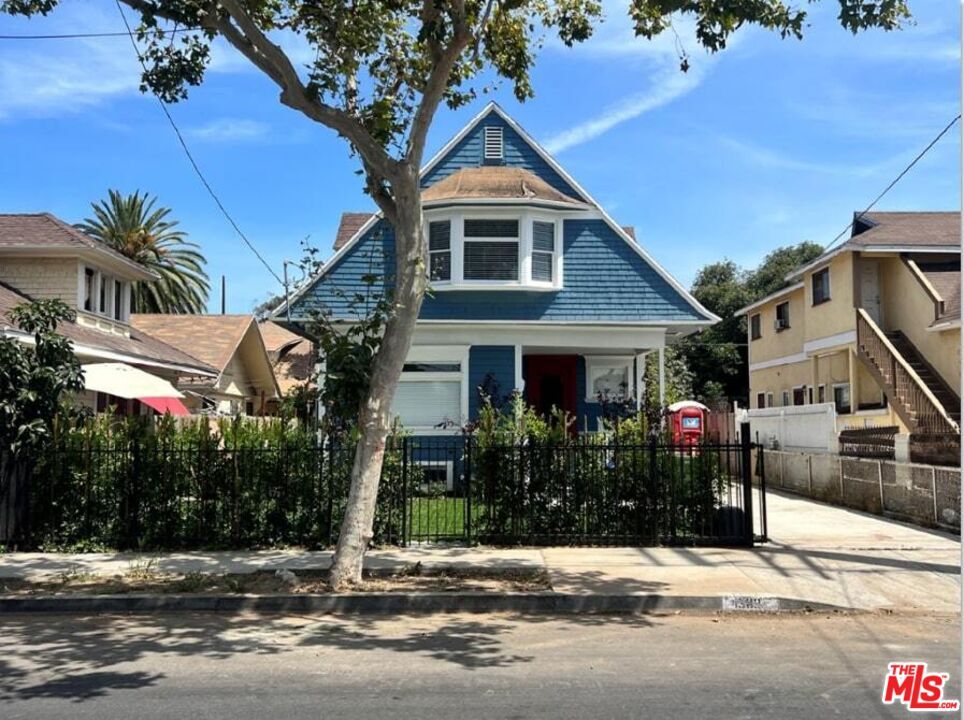 Foto principal - 1383 W 23rd St